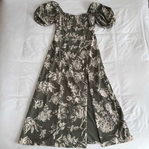 Abercrombie & Fitch Dresses & Skirts - Abercrombie Floral Midi Dress